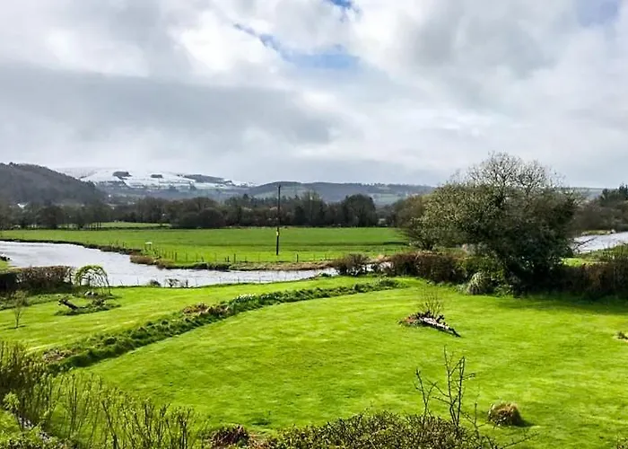 Riverside Chalet In Heart Of Lampeter, West Wales