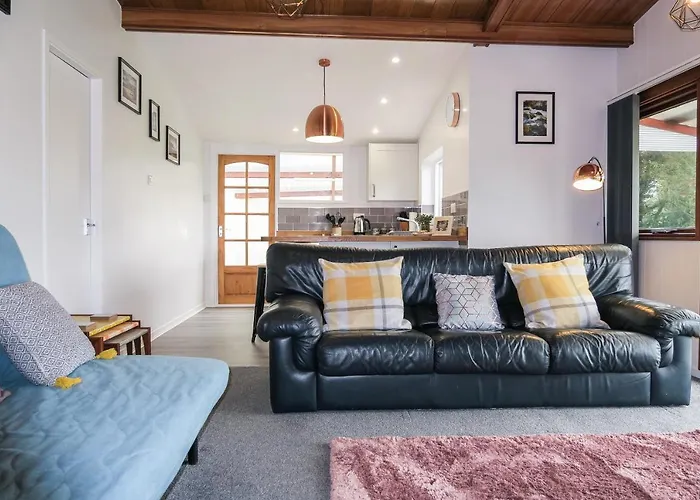 Riverside Chalet In Heart Of Lampeter, West Wales