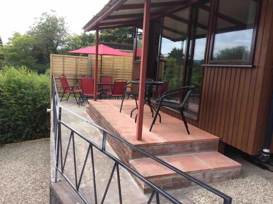 Chalet Riverside In Heart Of Lampeter, West Wales