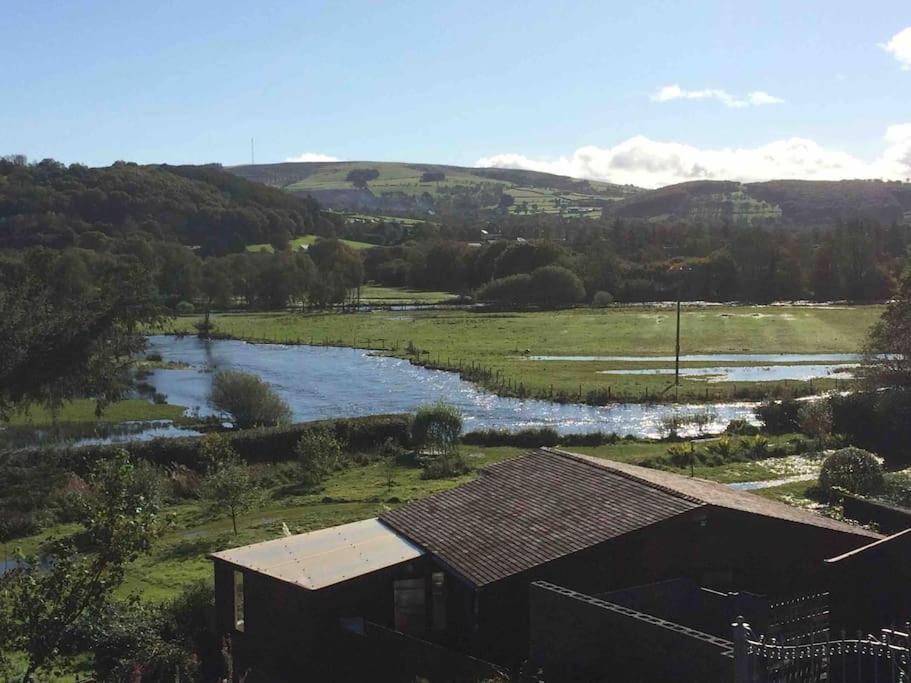 Riverside In Heart Of Lampeter, West Wales Chalet *