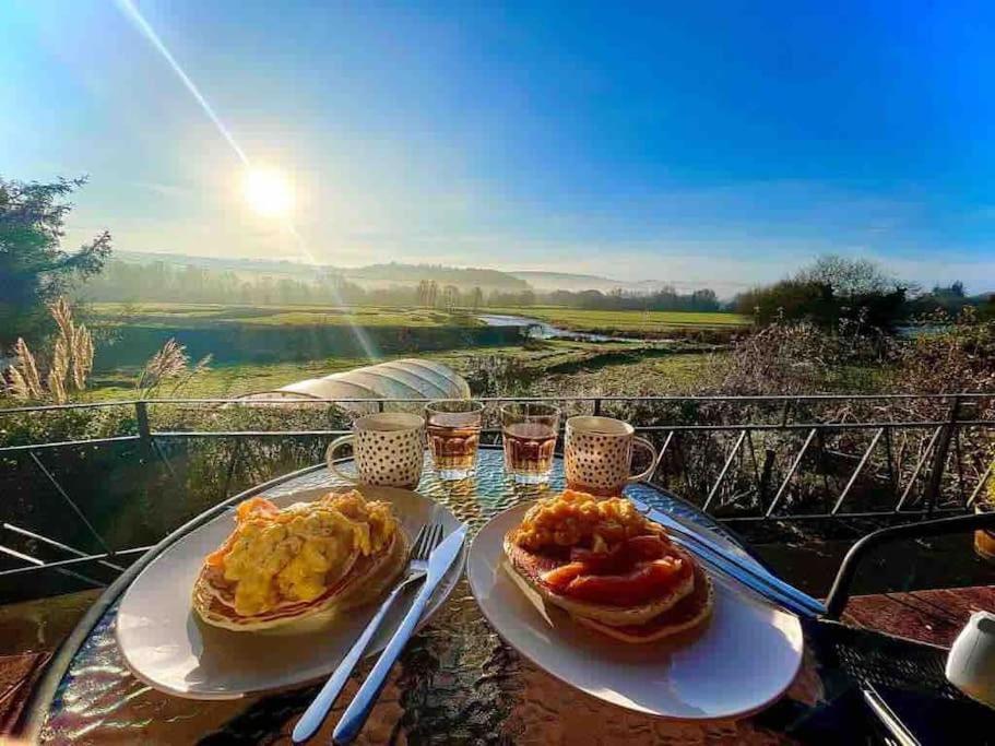 Chalet Riverside In Heart Of Lampeter, West Wales