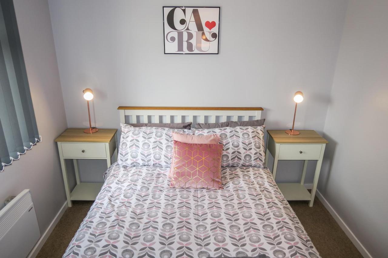 Chalet Riverside In Heart Of Lampeter, West Wales *
